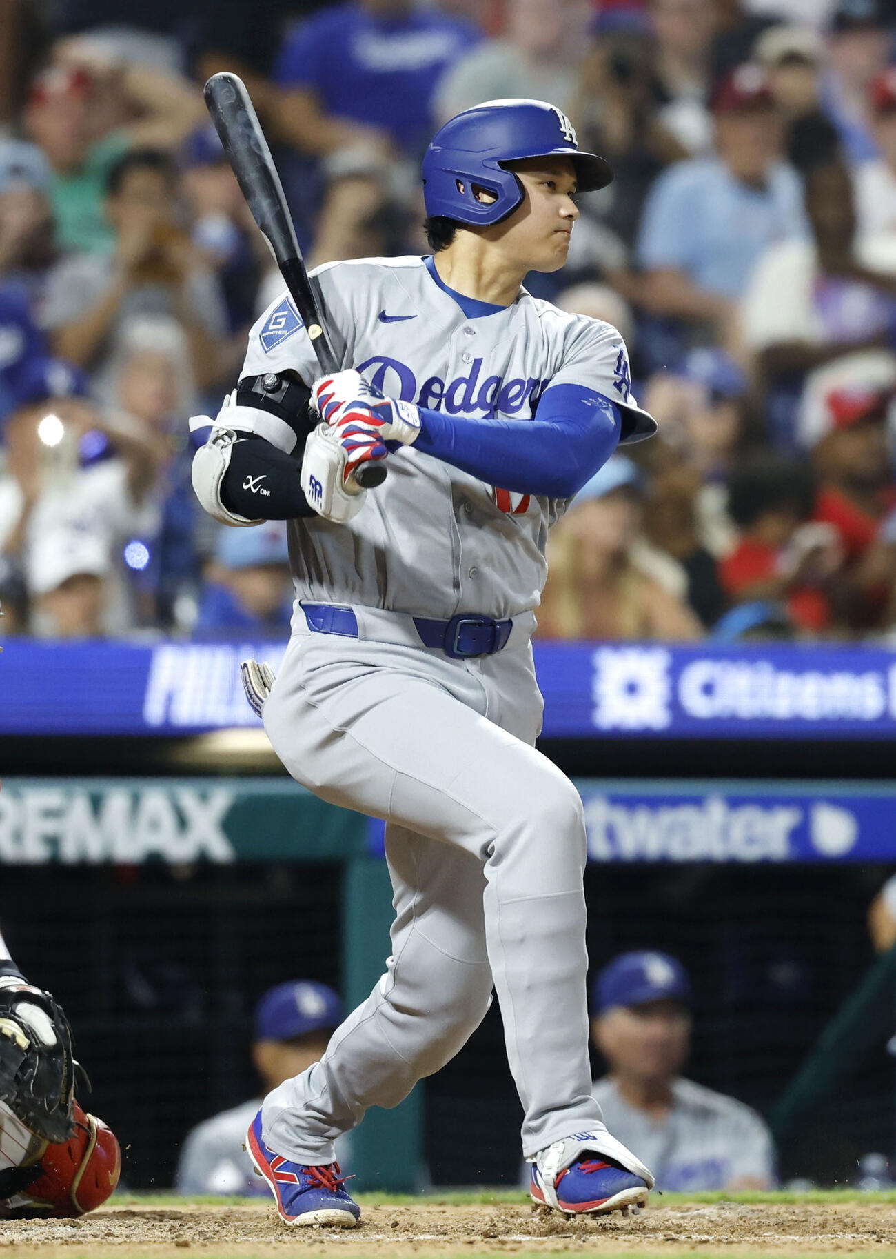 フィリーズ戦の8回、二ゴロに倒れたドジャース・大谷＝フィラデルフィア（共同）