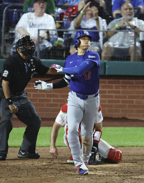フィリーズ戦の8回、中飛に倒れたドジャース大谷(共同)