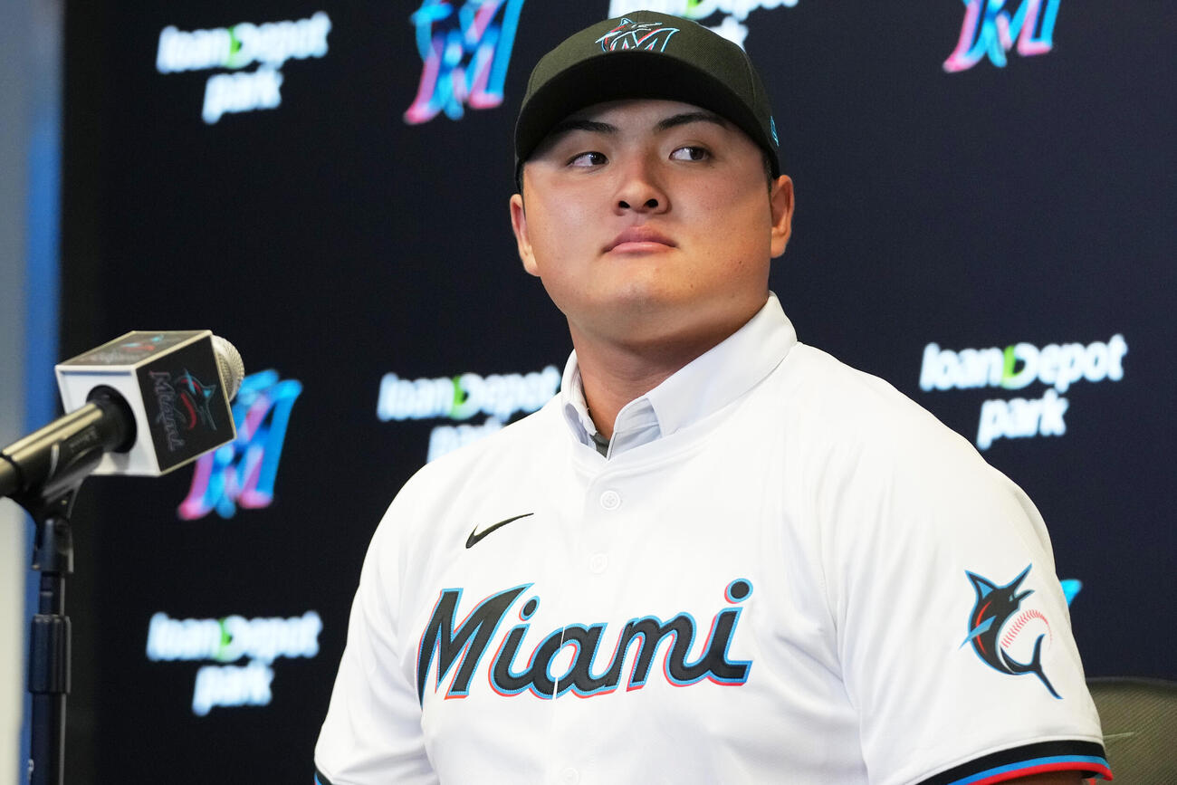 入団会見を行ったマーリンズの佐々木麟太郎（AP）