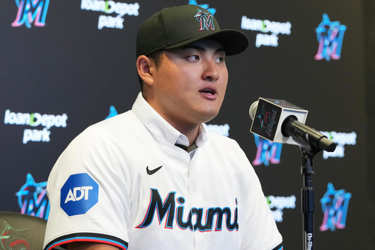 入団会見を行ったマーリンズ佐々木麟太郎（AP）