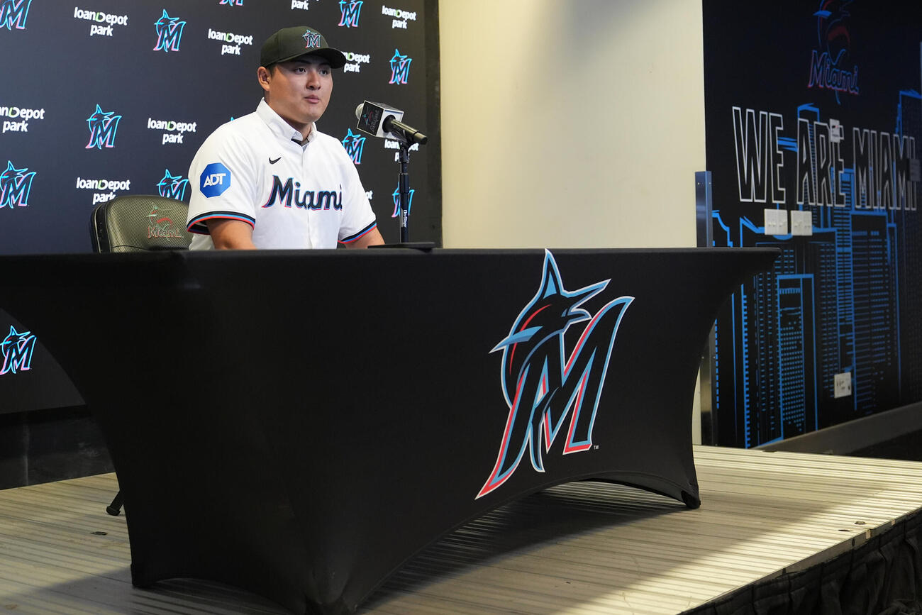 入団会見を行ったマーリンズ佐々木麟太郎（AP）