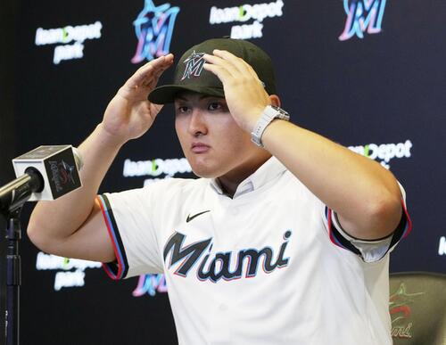 佐々木麟太郎、マーリンズ入団会見で流暢な英語を披露「My dream is