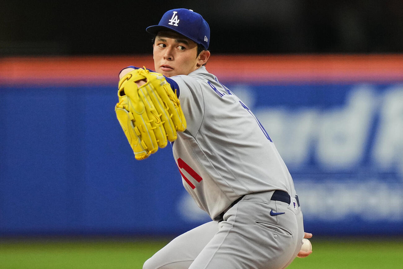 メッツ戦で力投するドジャース佐々木朗希（AP）