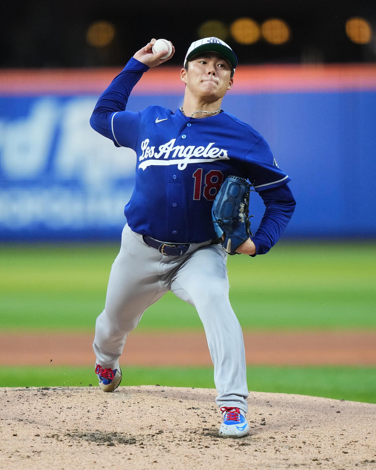 日米通算100勝目をかけメッツ戦に先発したドジャース山本由伸（AP）