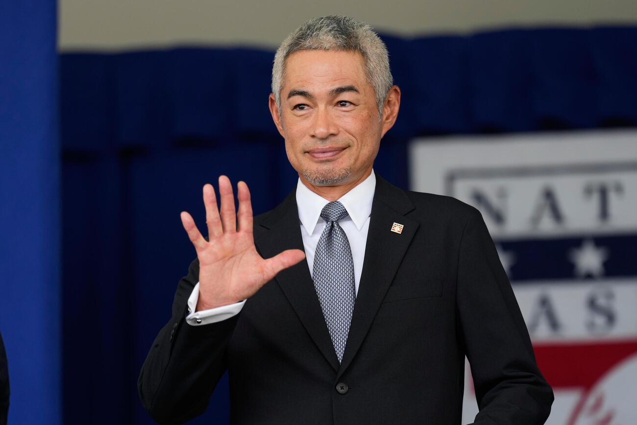 野球殿堂入り式典に到着したイチロー氏（AP）