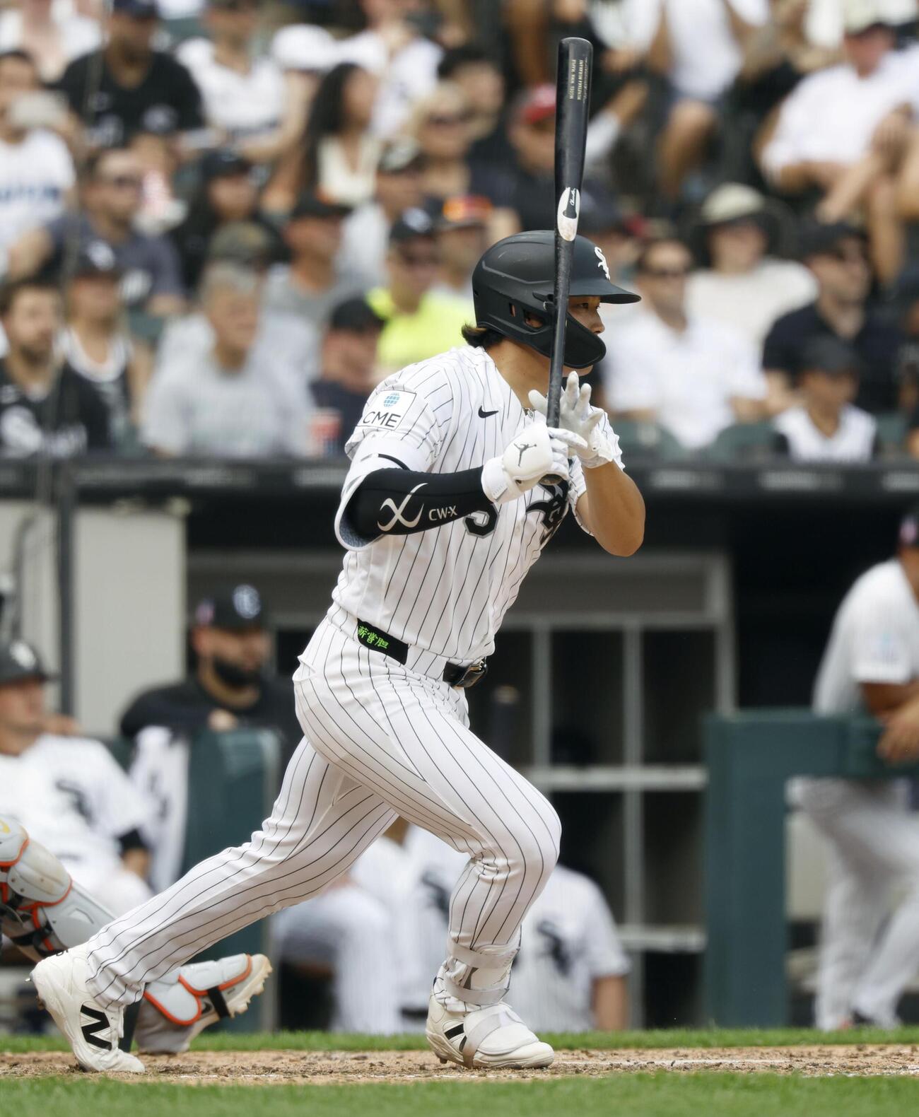 アストロズ戦の7回、2点打を放つホワイトソックス・村上＝シカゴ（共同）