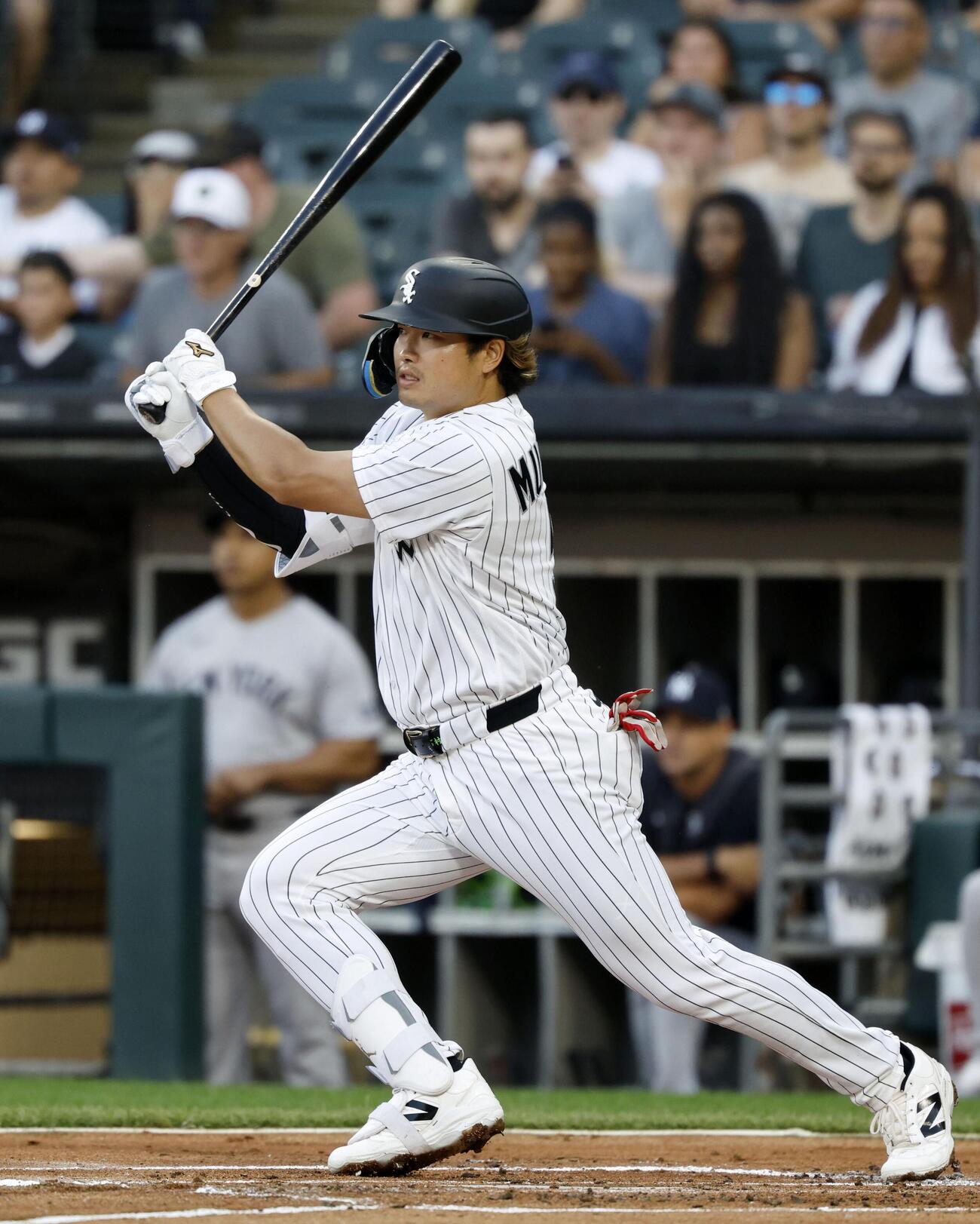 ヤンキース戦の1回、中前打を放つホワイトソックス・村上＝シカゴ（共同）