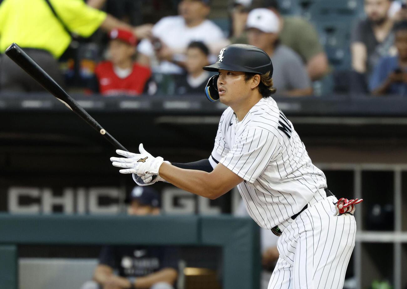 ヤンキース戦の1回、中前打を放つホワイトソックス・村上＝シカゴ（共同）