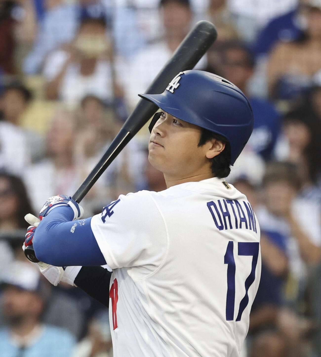 マリナーズ戦の1回、23号となる先頭打者本塁打を放つドジャース・大谷＝ロサンゼルス（共同）