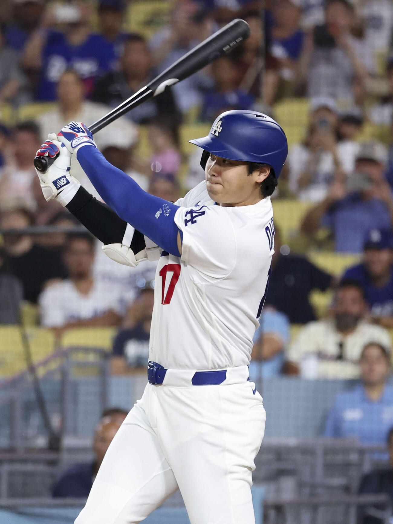 マリナーズ戦の9回、右中間に適時二塁打を放つドジャース・大谷＝ロサンゼルス（共同）