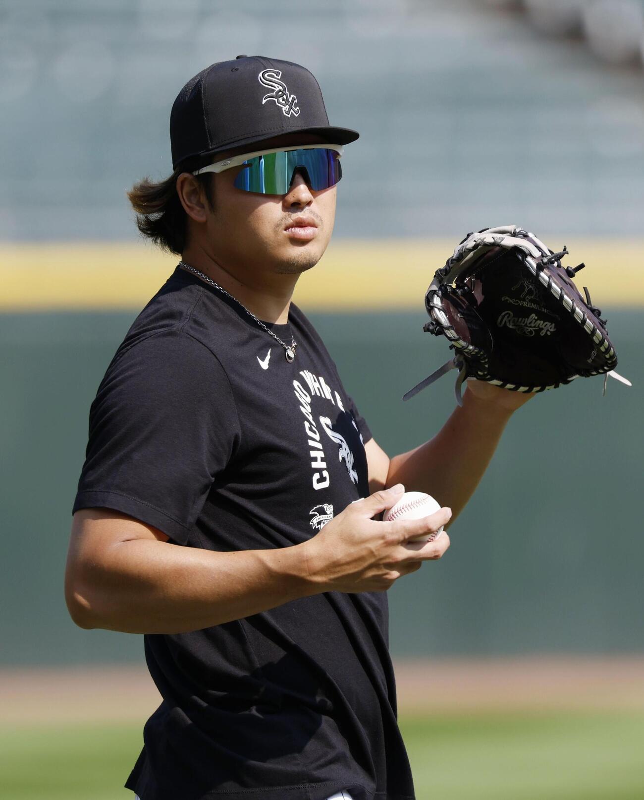 キャッチボールで調整するホワイトソックス・村上＝シカゴ（共同）