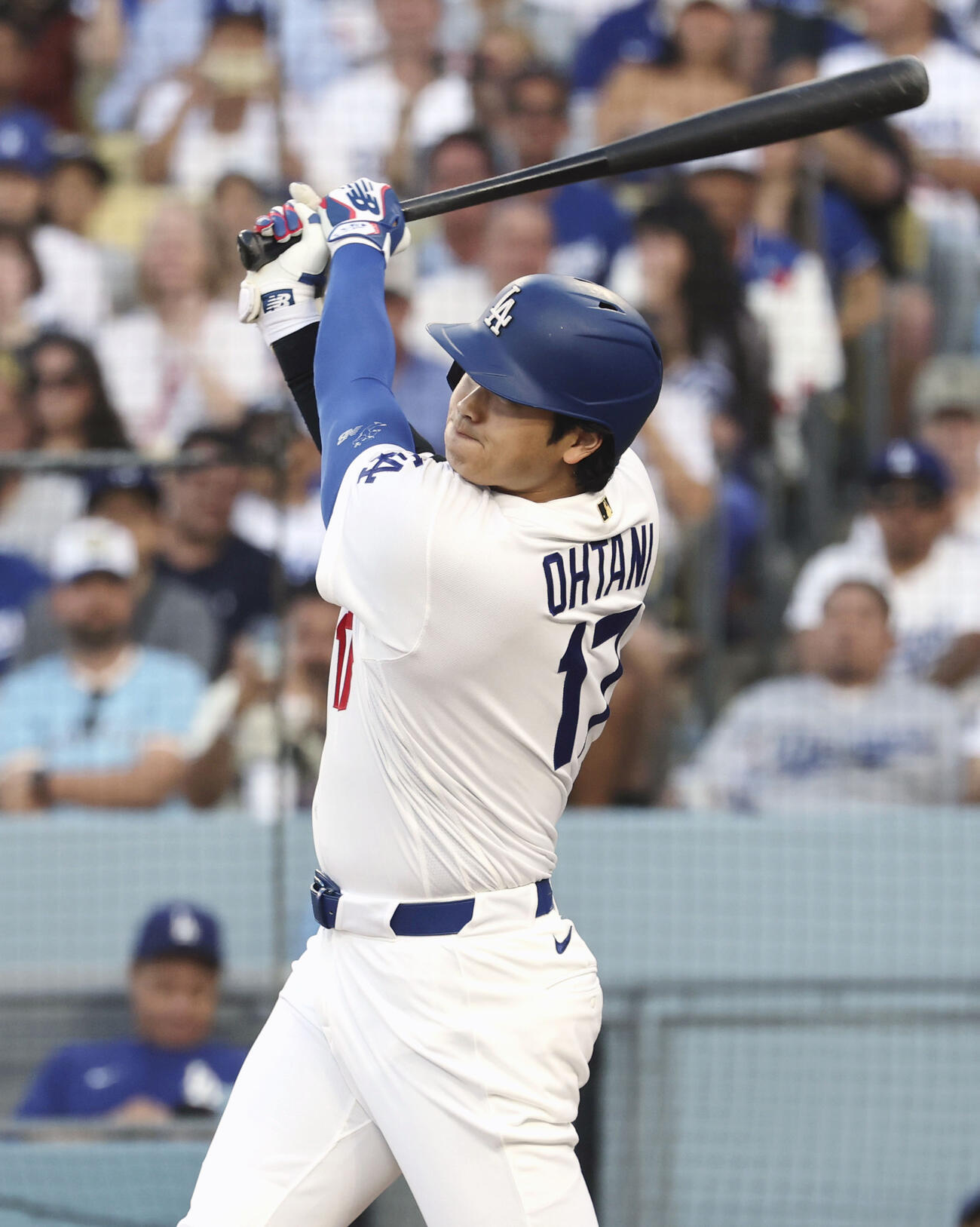 マリナーズ戦の1回、23号となる先頭打者本塁打を放つドジャース・大谷＝ロサンゼルス（共同）
