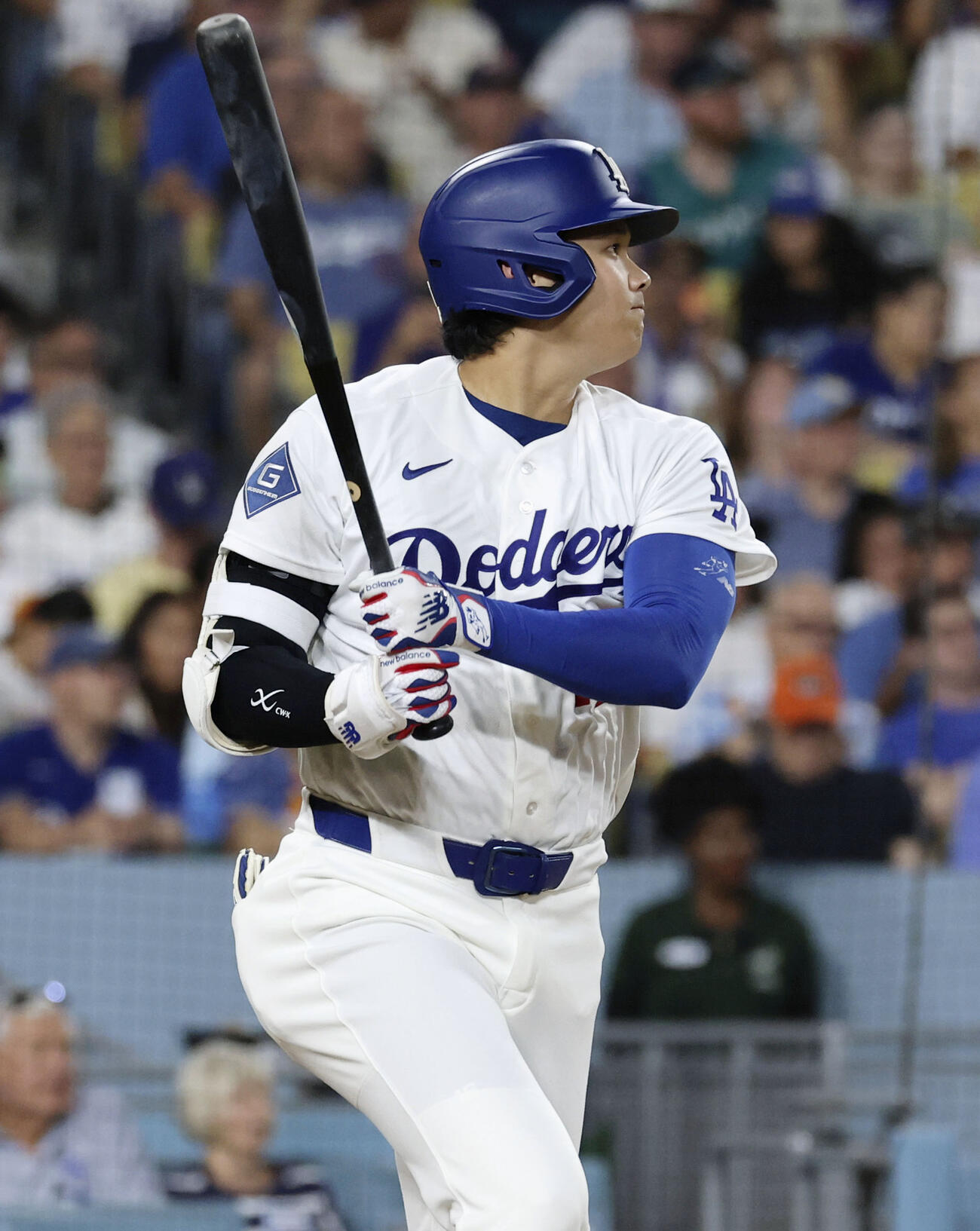 マリナーズ戦の6回、適時二塁打を放つドジャース・大谷＝ロサンゼルス（共同）