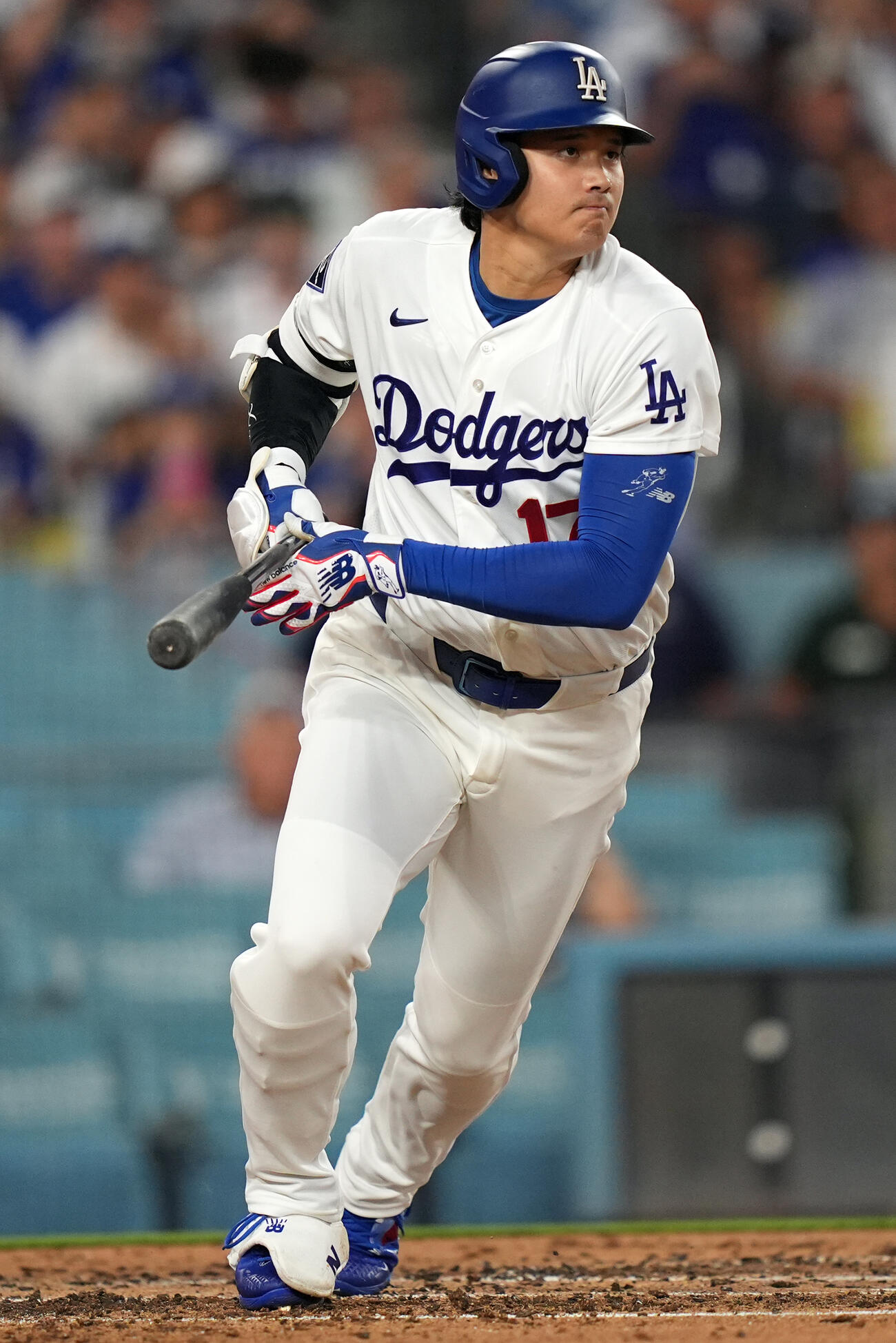 マリナーズ戦の3回、右安打を放つドジャース大谷翔平（AP）