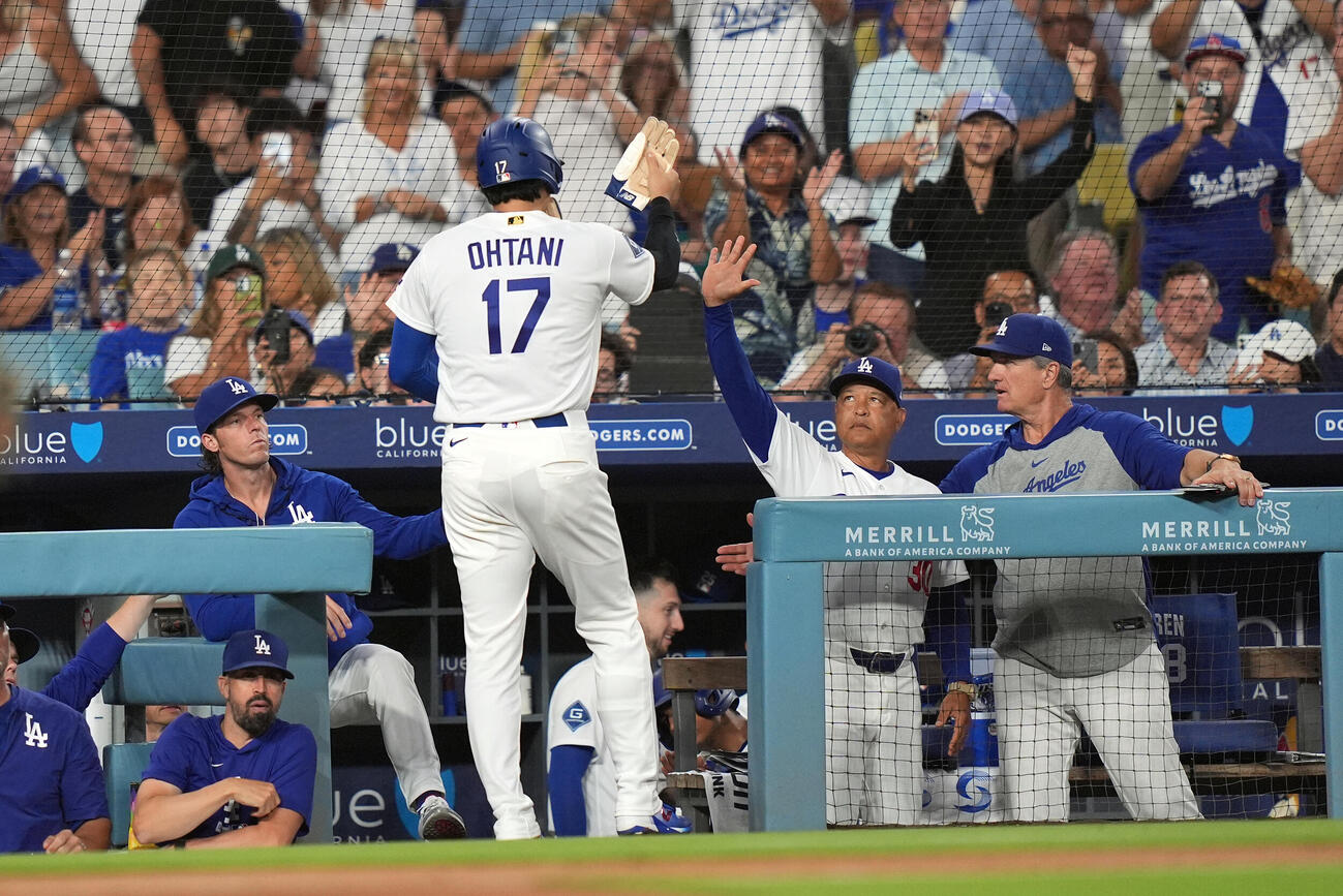 マリナーズ戦の3回、フリーマンの安打で生還するドジャース大谷翔平（AP）