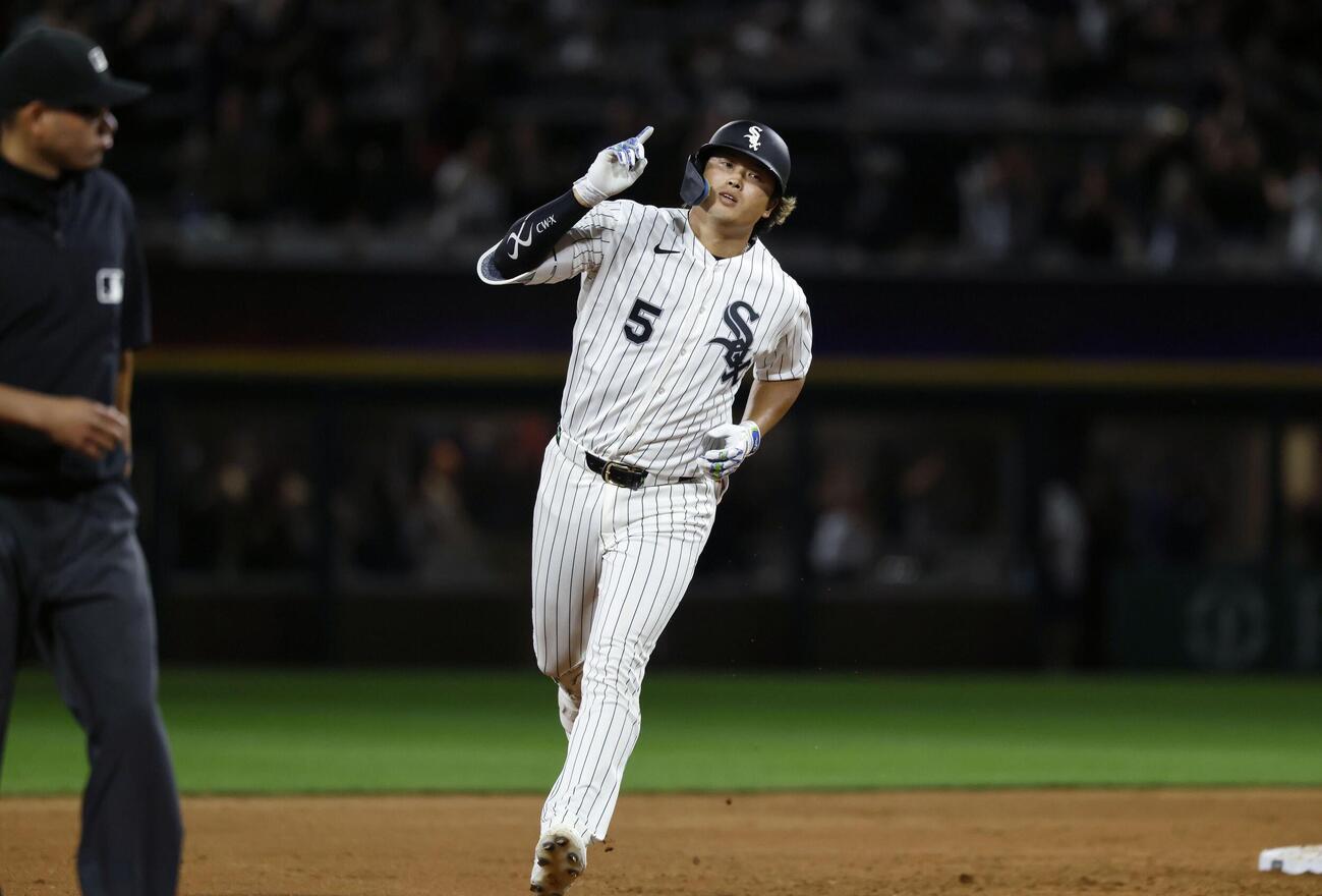 ヤンキース戦の8回、23号ソロを放ち、塁を回るホワイトソックス・村上＝シカゴ（共同）