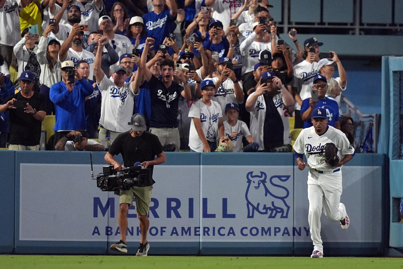 マリナーズ戦9回に登板するドジャース守護神のディアス（AP）