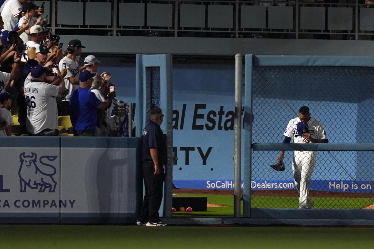 マリナーズ戦9回に登板するドジャース守護神のディアス（AP）