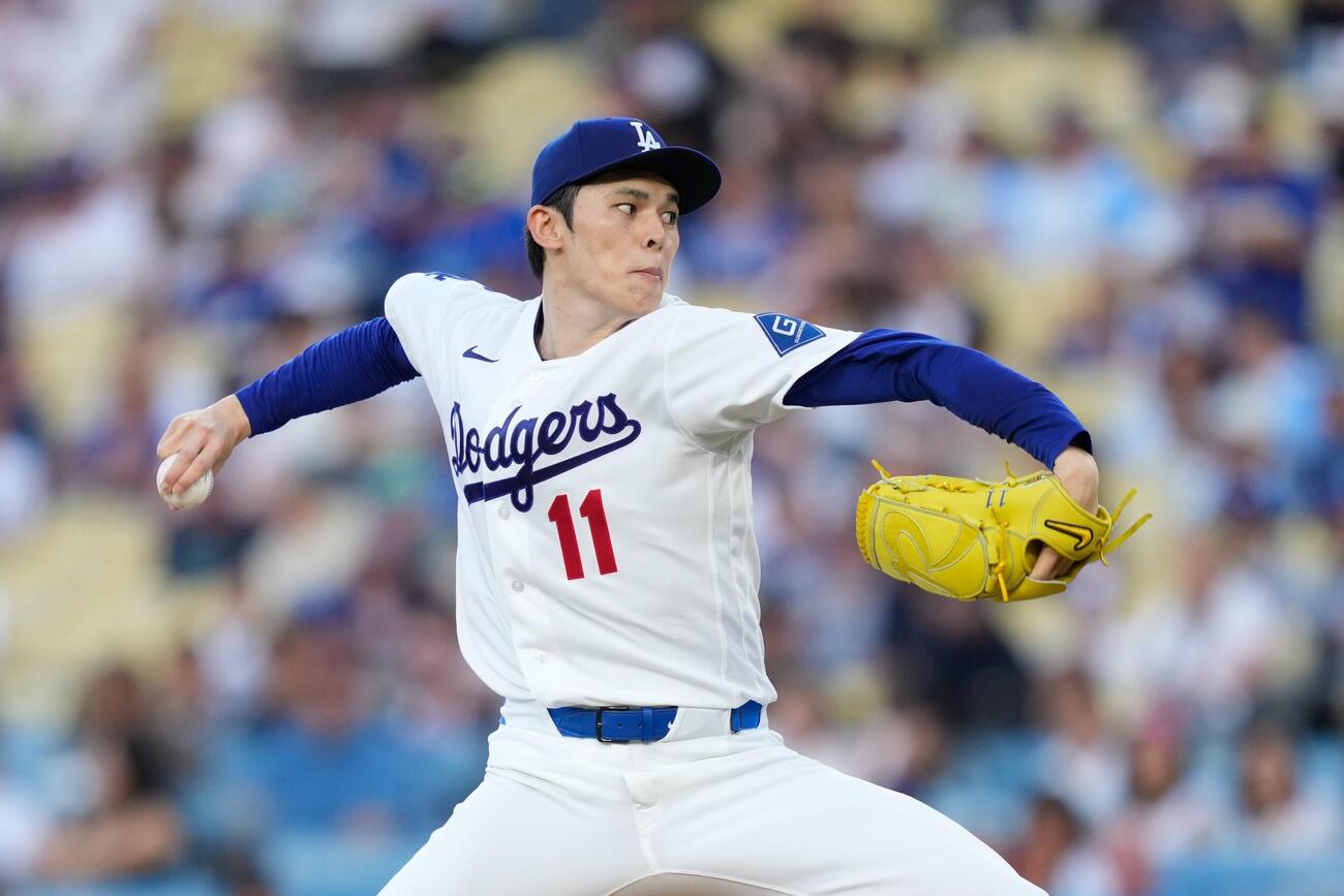 ドジャース対マリナーズ　力投するドジャース佐々木（AP）