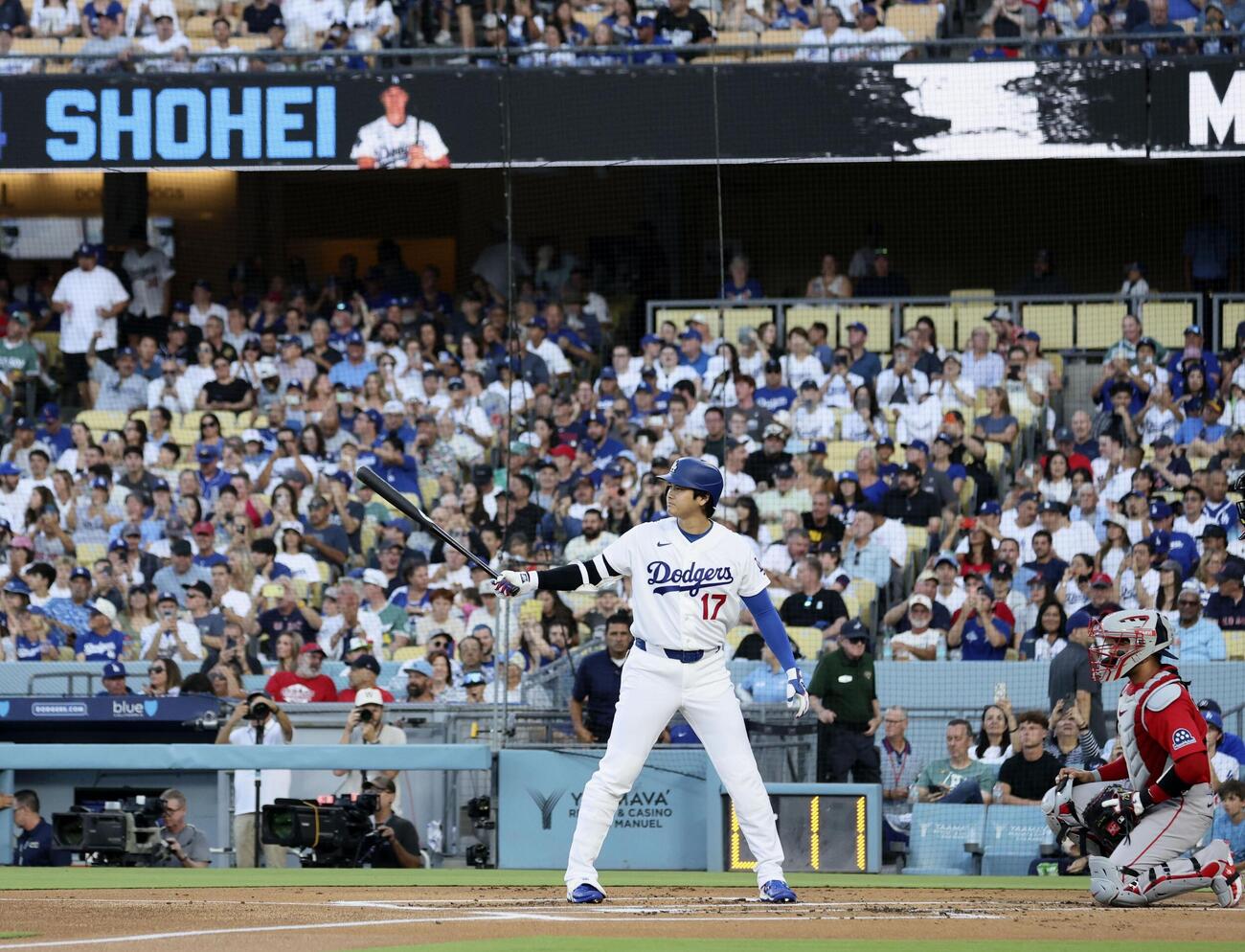 レッドソックス戦の1回、打席に立つドジャース・大谷＝ロサンゼルス（共同）