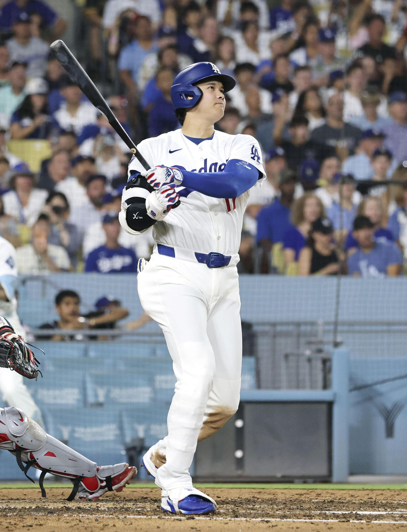 レッドソックス戦の5回、右越えに24号2ランを放つドジャース・大谷＝ロサンゼルス（共同）