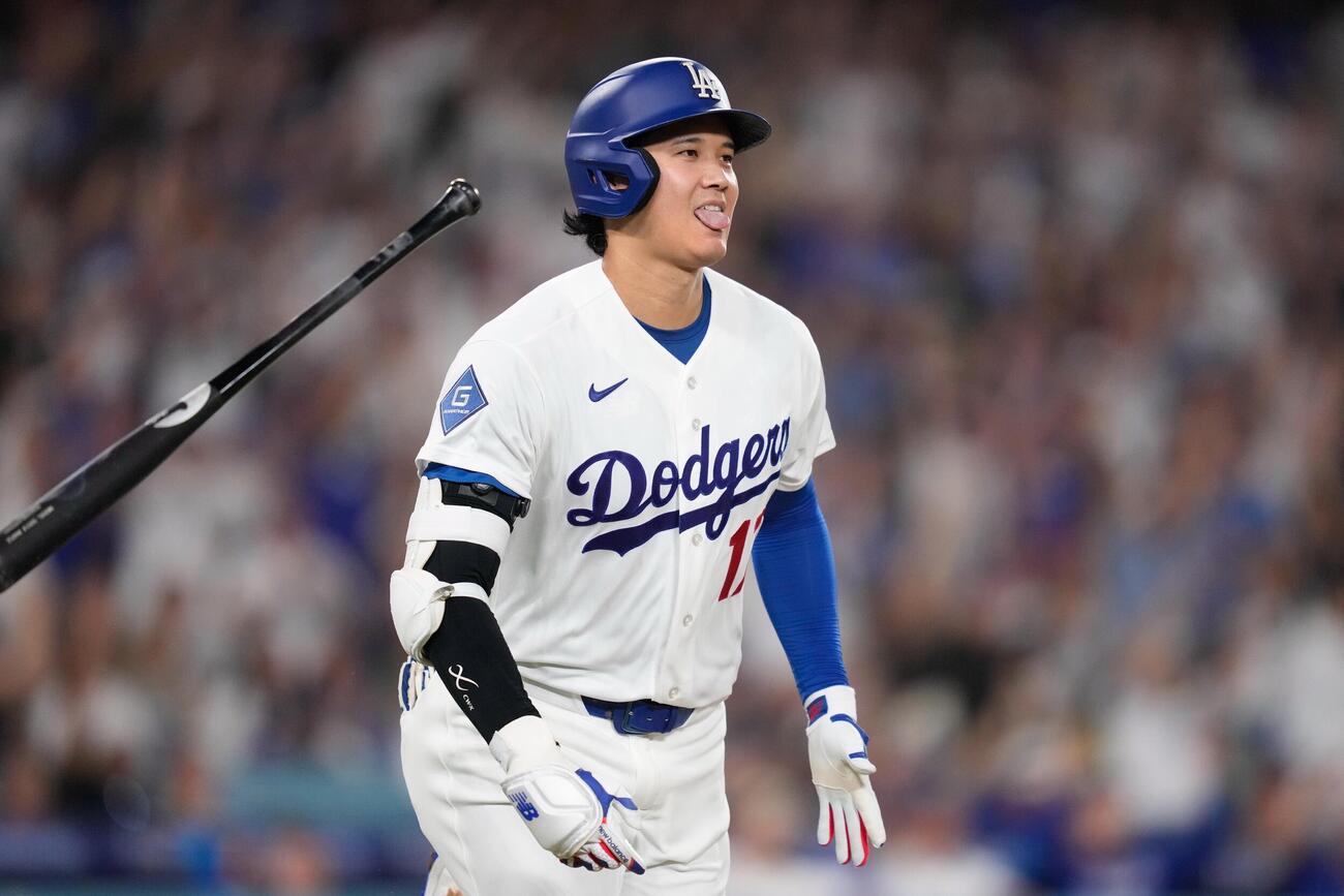レッドソックス戦の5回、24号逆転2ランを放つドジャース大谷翔平（AP）