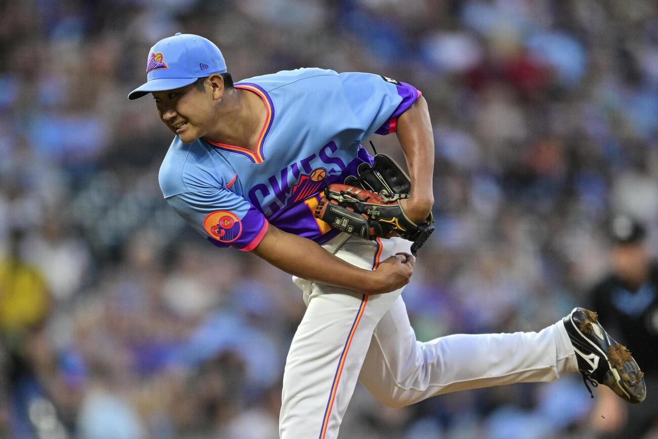 ロイヤルズ戦に先発したロッキーズ・菅野＝デンバー（ゲッティ＝共同）