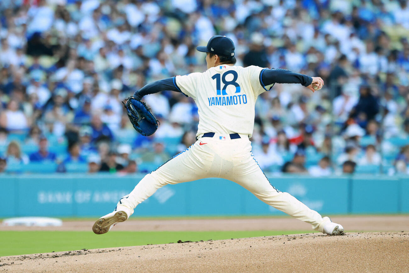 レッドソックス戦に先発したドジャース山本由伸（ロイター）
