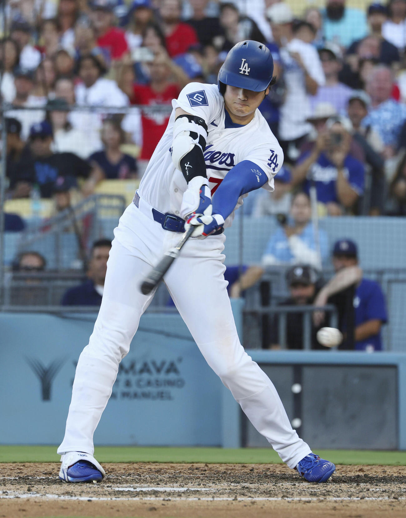 レッドソックス戦の7回、空振り三振に倒れたドジャース・大谷＝ロサンゼルス（共同）