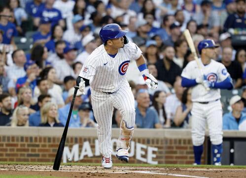 ドジャース戦の1回、19号2ランを放つカブス・鈴木=シカゴ(共同)