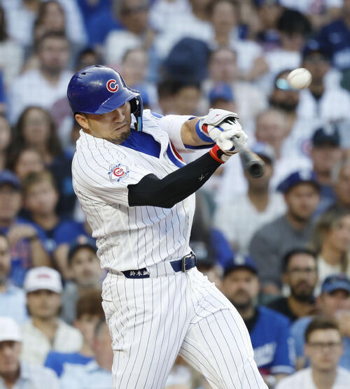 ドジャース戦の1回、中飛に倒れるカブス・鈴木=シカゴ(共同)