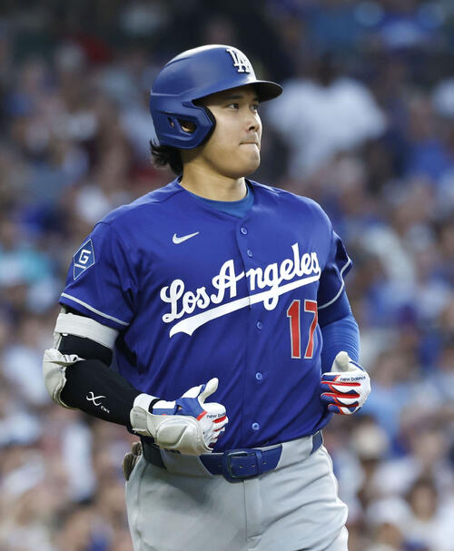 カブス戦の3回、右飛に倒れたドジャース・大谷=シカゴ(共同)