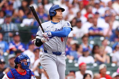 1回、25号先頭打者本塁打を放ったドジャース大谷(AP)