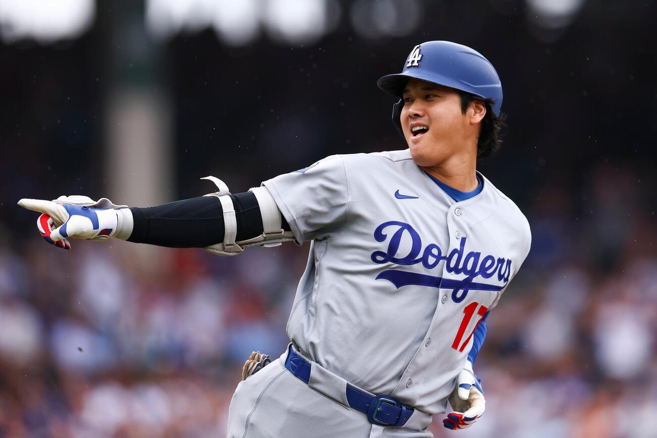 1回、25号先頭打者本塁打を放ったドジャース大谷(AP)