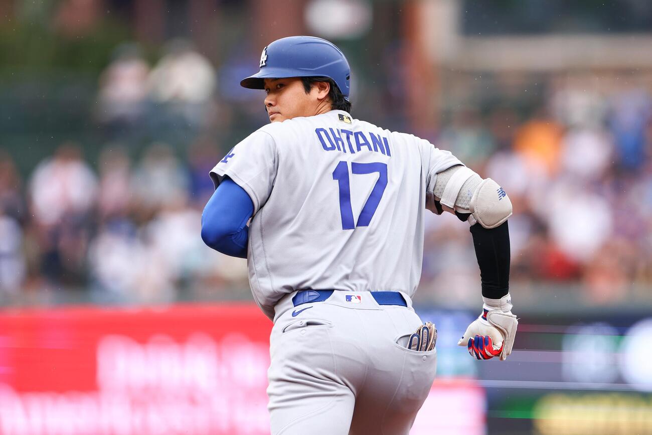 1回、25号先頭打者本塁打を放ったドジャース大谷(AP)