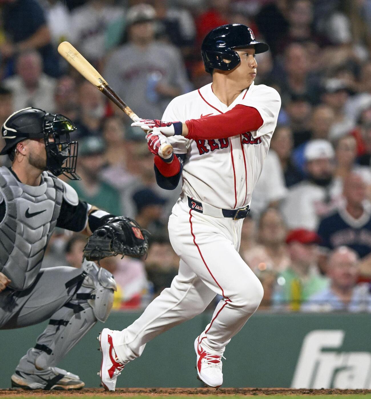 ホワイトソックス戦の4回、三塁へ内野安打を放つレッドソックス吉田（ゲッティ＝共同）