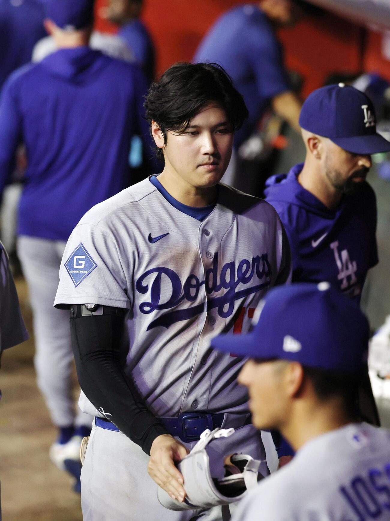 ダイヤモンドバックスにサヨナラ負けを喫し、引き揚げるドジャース大谷（共同）