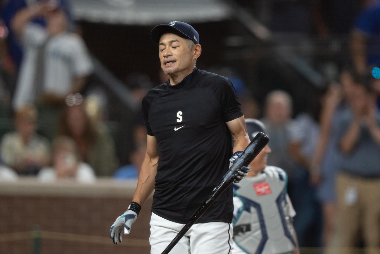 OBホームランダービーの決勝進出逃し悔しがるイチロー氏（AP）