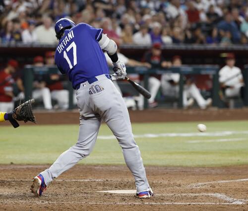ダイヤモンドバックス戦の7回、二ゴロに倒れるドジャース・大谷=フェニックス(共同)