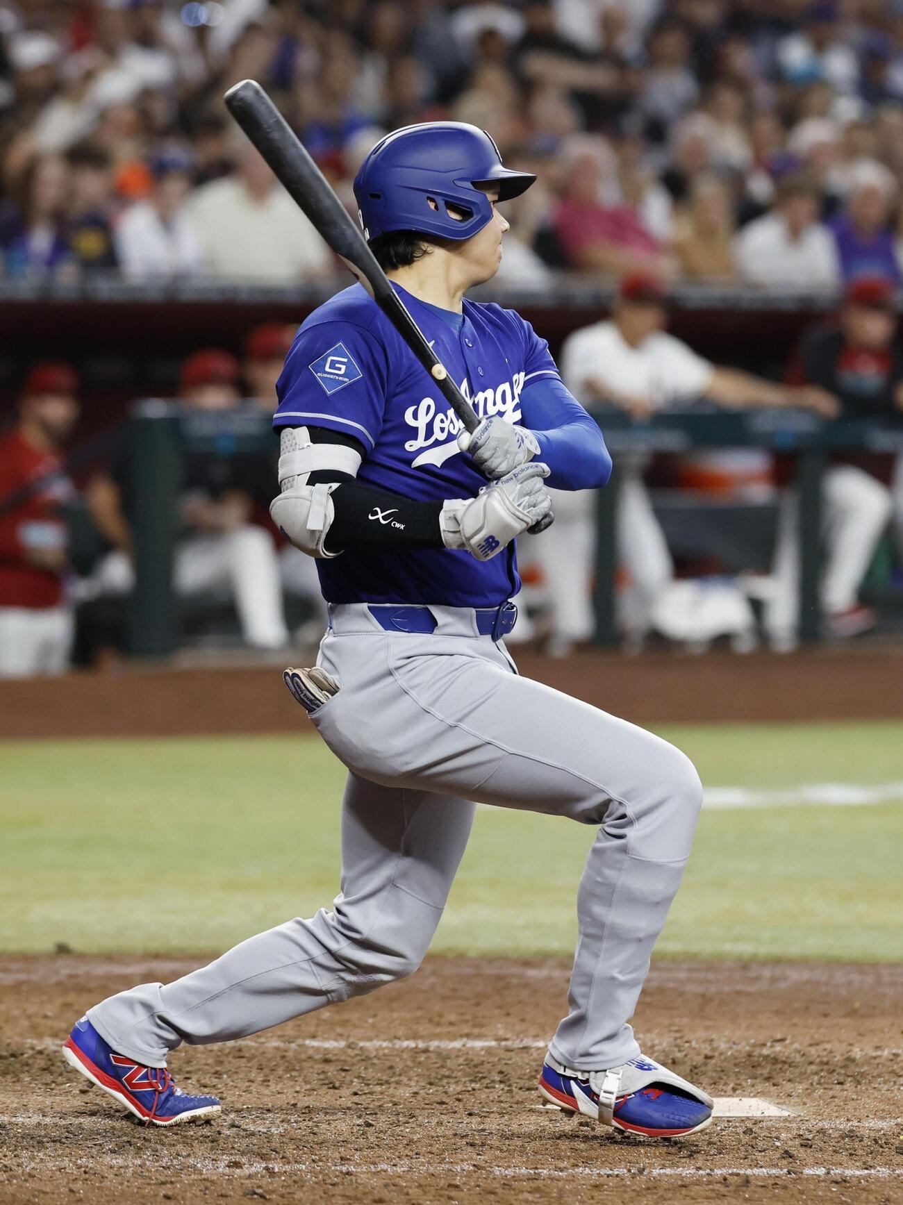 ダイヤモンドバックス戦の7回、二ゴロに倒れるドジャース・大谷＝フェニックス（共同）