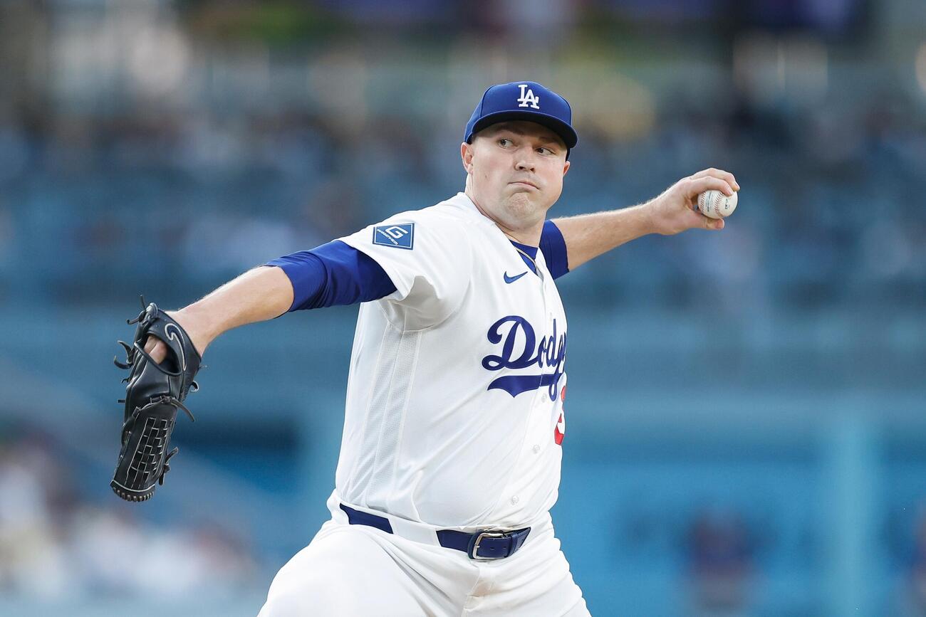 ロイヤルズ戦で力投するドジャース・スクバル（AP）