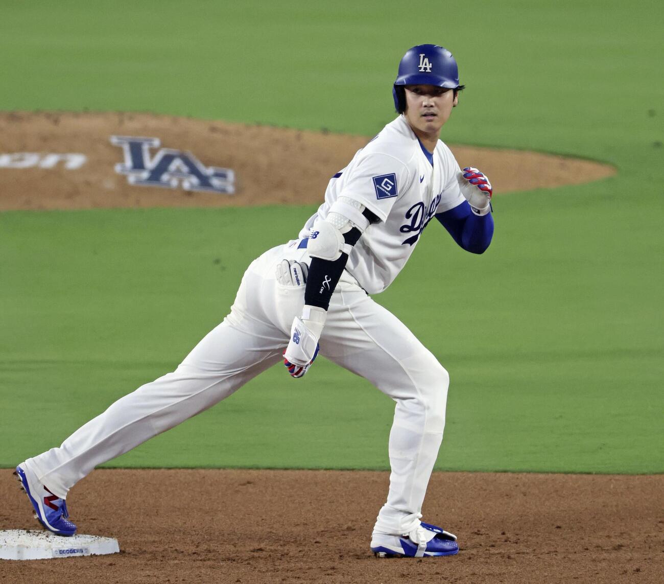 ロイヤルズ戦の3回、適時二塁打を放ったドジャース・大谷＝ロサンゼルス（共同）