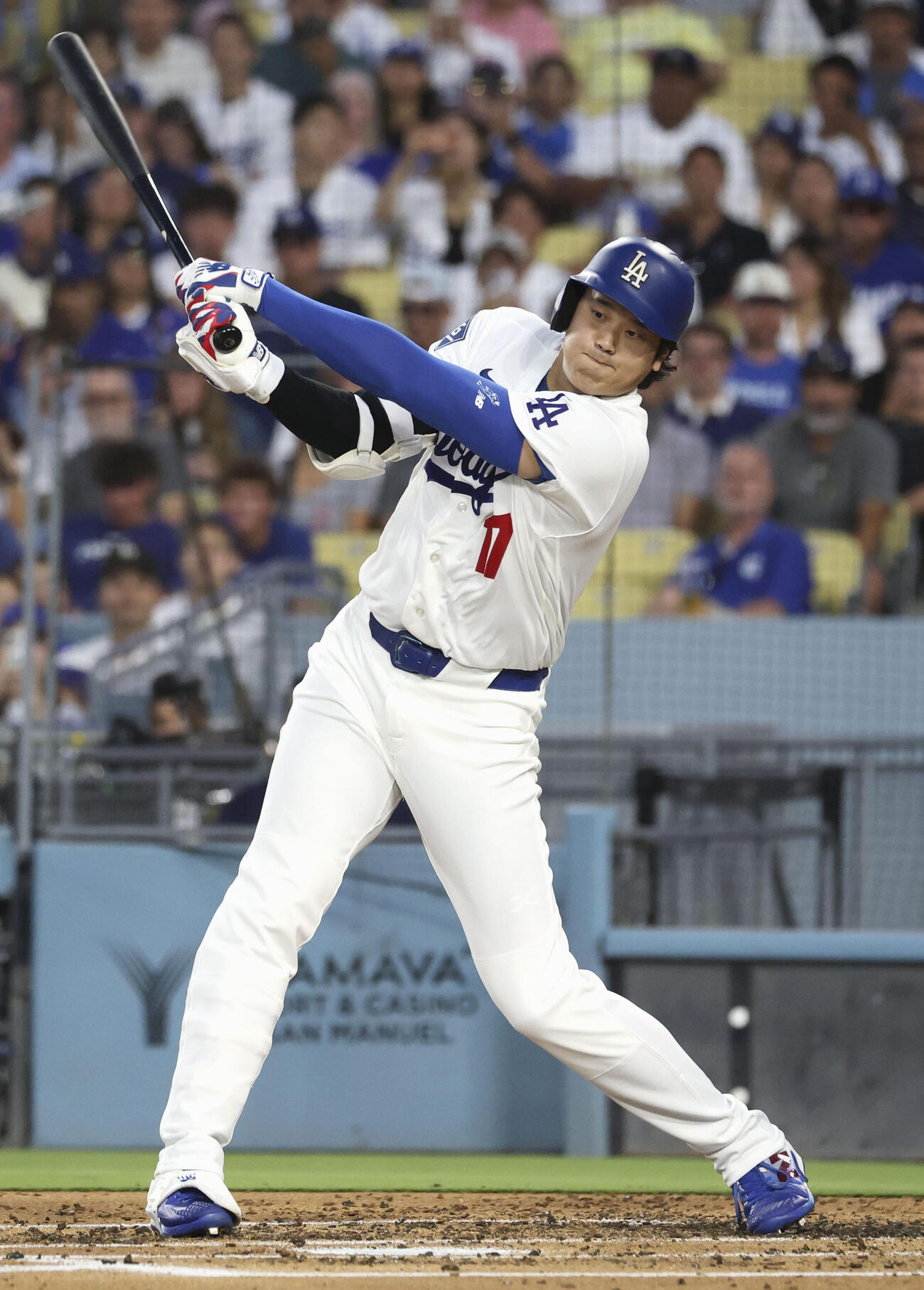 ロイヤルズ戦の3回、空振り三振に倒れたドジャース・大谷＝ロサンゼルス（共同）