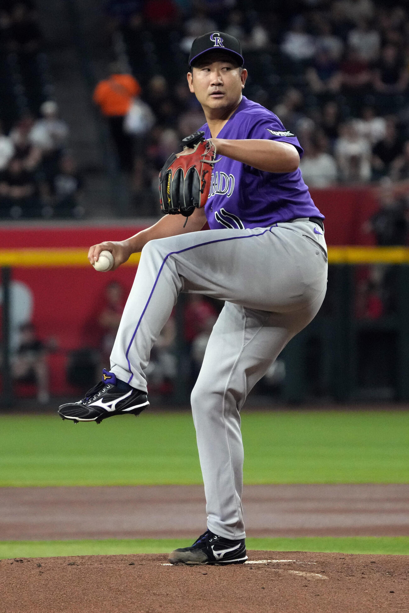 ダイヤモンドバックス戦で力投するロッキーズ菅野智之（AP）