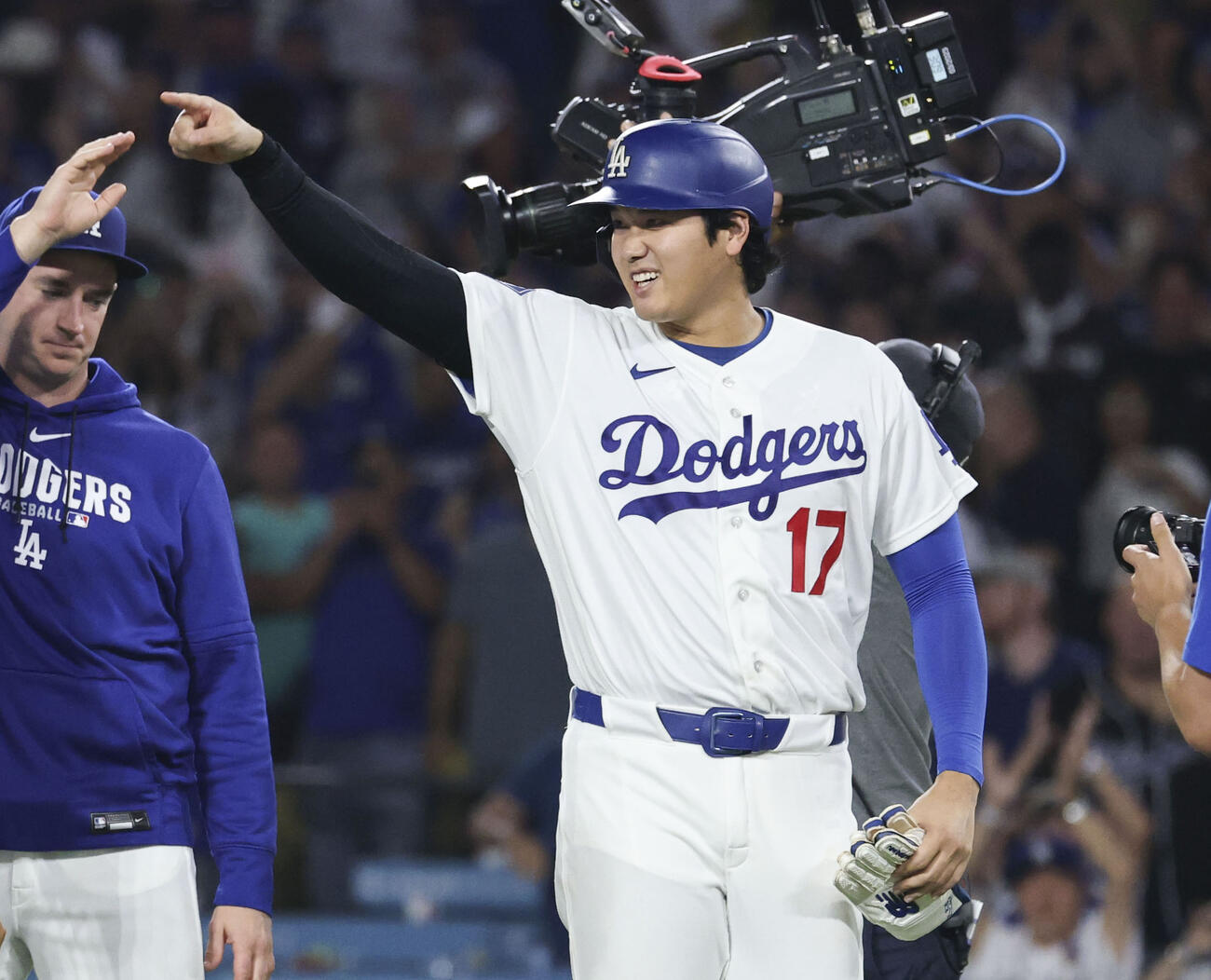 ロイヤルズにサヨナラ勝ちし、喜ぶドジャース大谷（共同）