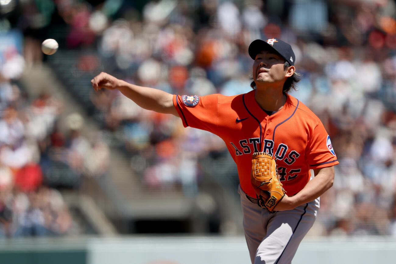 ジャイアンツ戦で力投するアストロズ今井達也（AP）