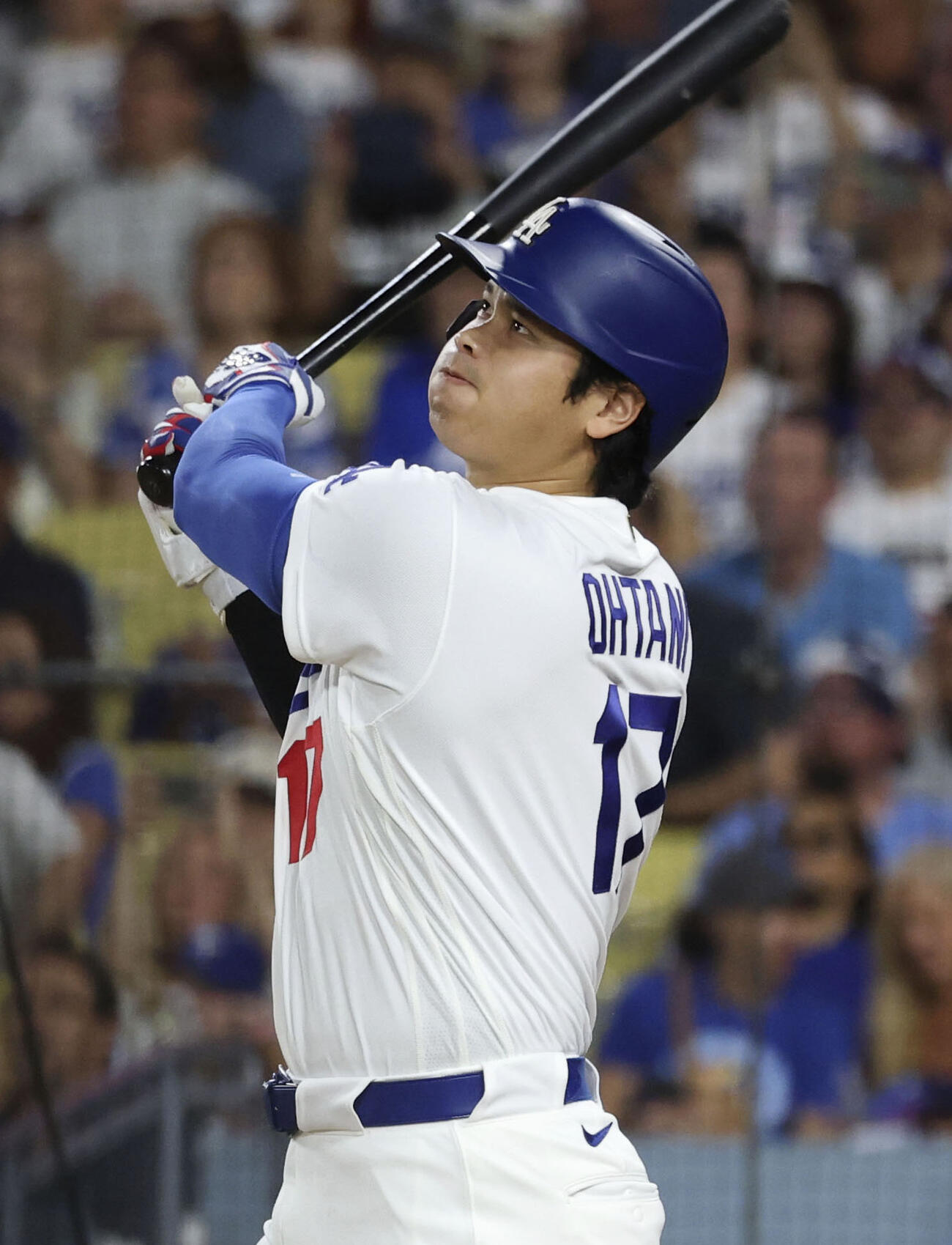 ロイヤルズ戦の3回、27号2ランを放つドジャース・大谷＝ロサンゼルス（共同）