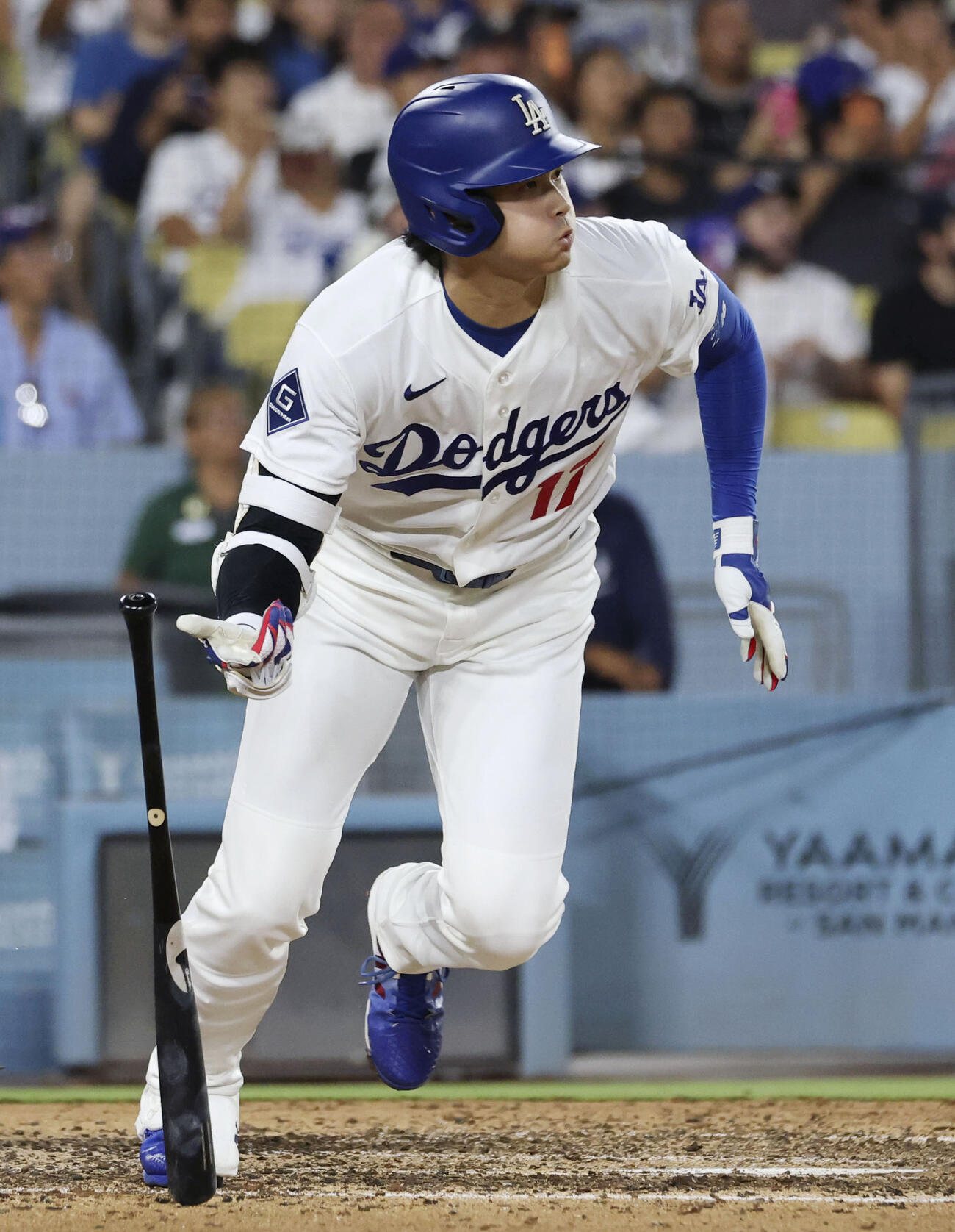 ロイヤルズ戦の7回、右前打を放つドジャース・大谷＝ロサンゼルス（共同）
