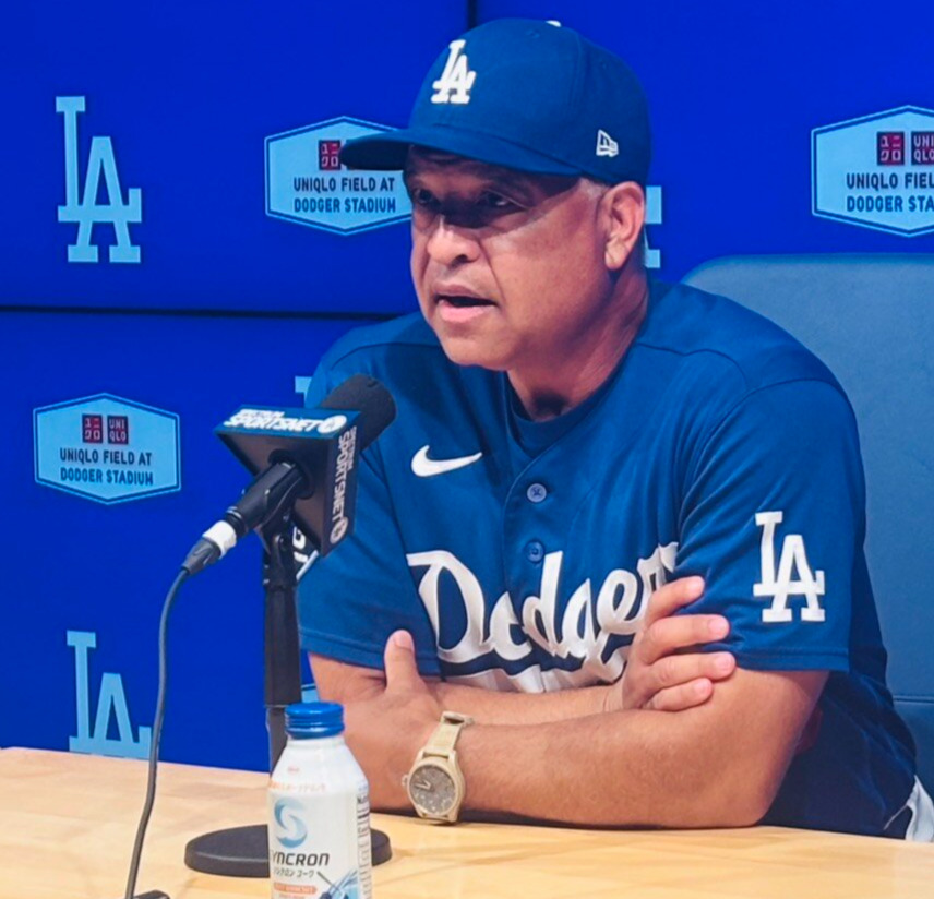 ブルワーズ戦前に会見するドジャースのデーブ・ロバーツ監督