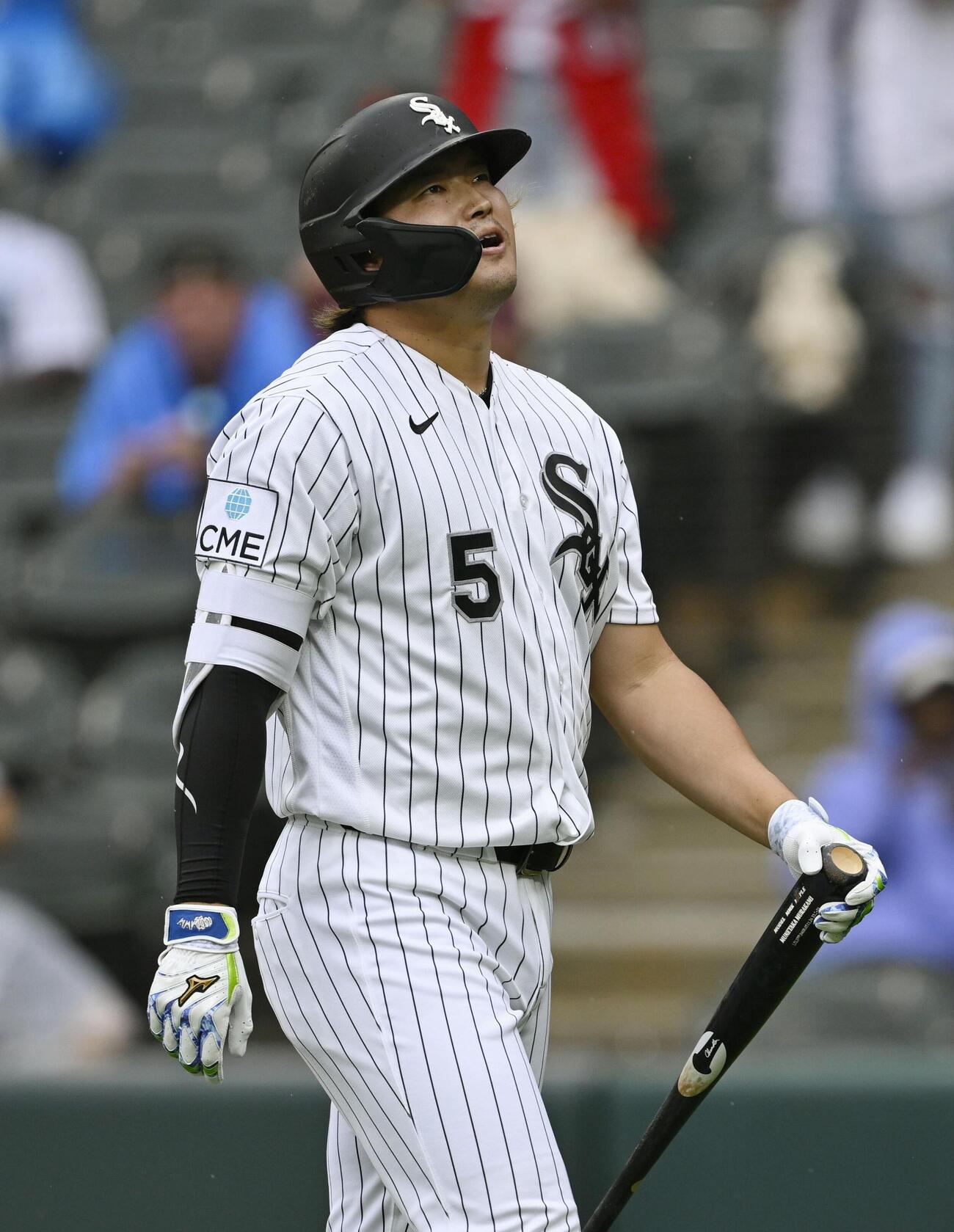 レッズ戦の9回、代打で出場し空振り三振に倒れたホワイトソックス・村上＝シカゴ（共同）